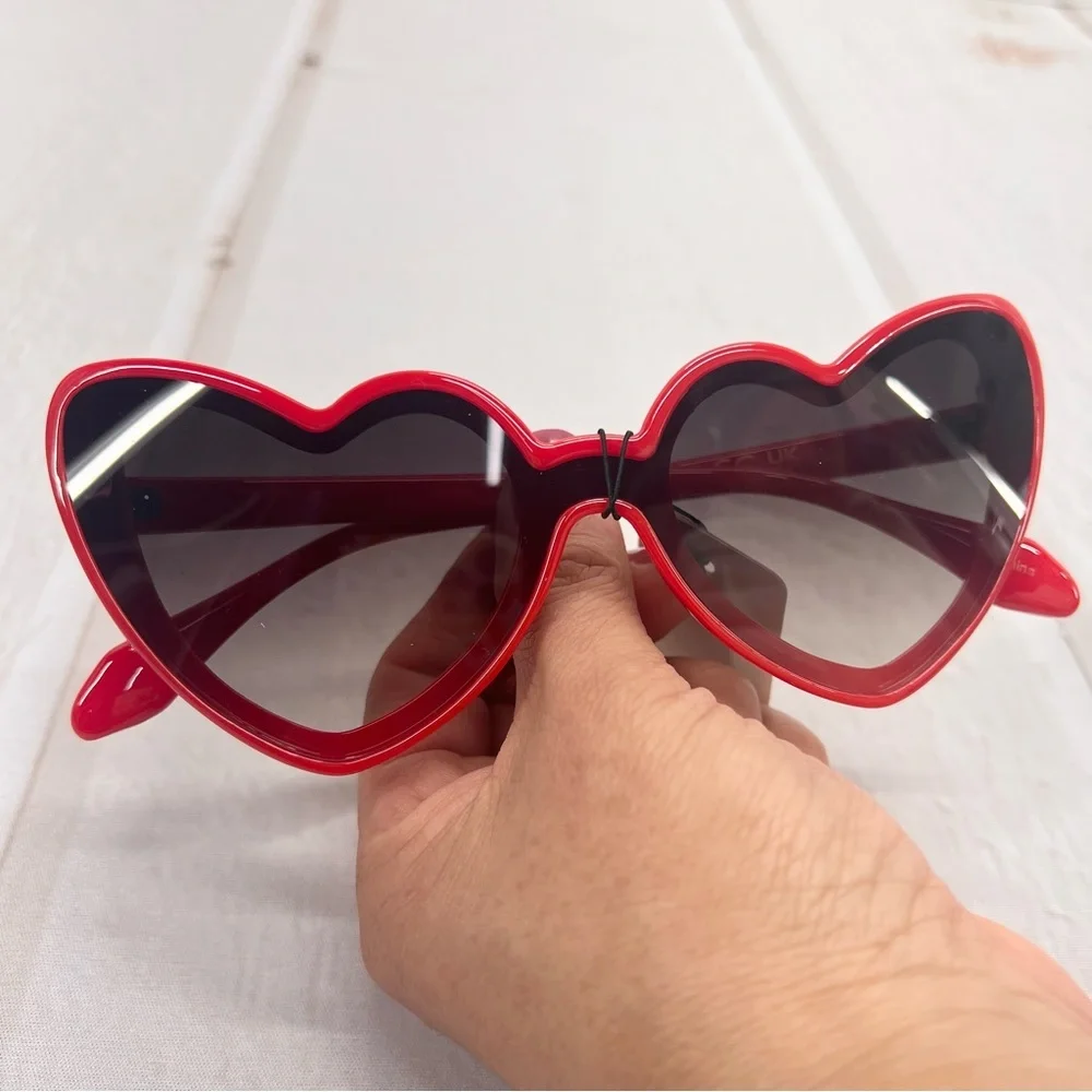 Trendy Heart Shaped Sunglasses – Multiple Colors Available‎ ❤️
